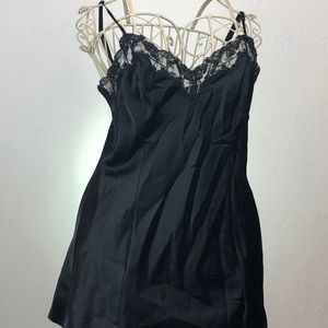 Ladies Clothing from the Clothes Hound